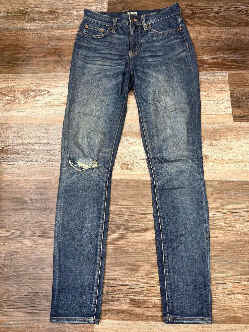 J.Crew distressed skinny jeans in a medium wash size women’s 25 EUC